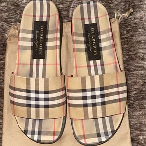 Burberry pool slides sz 42